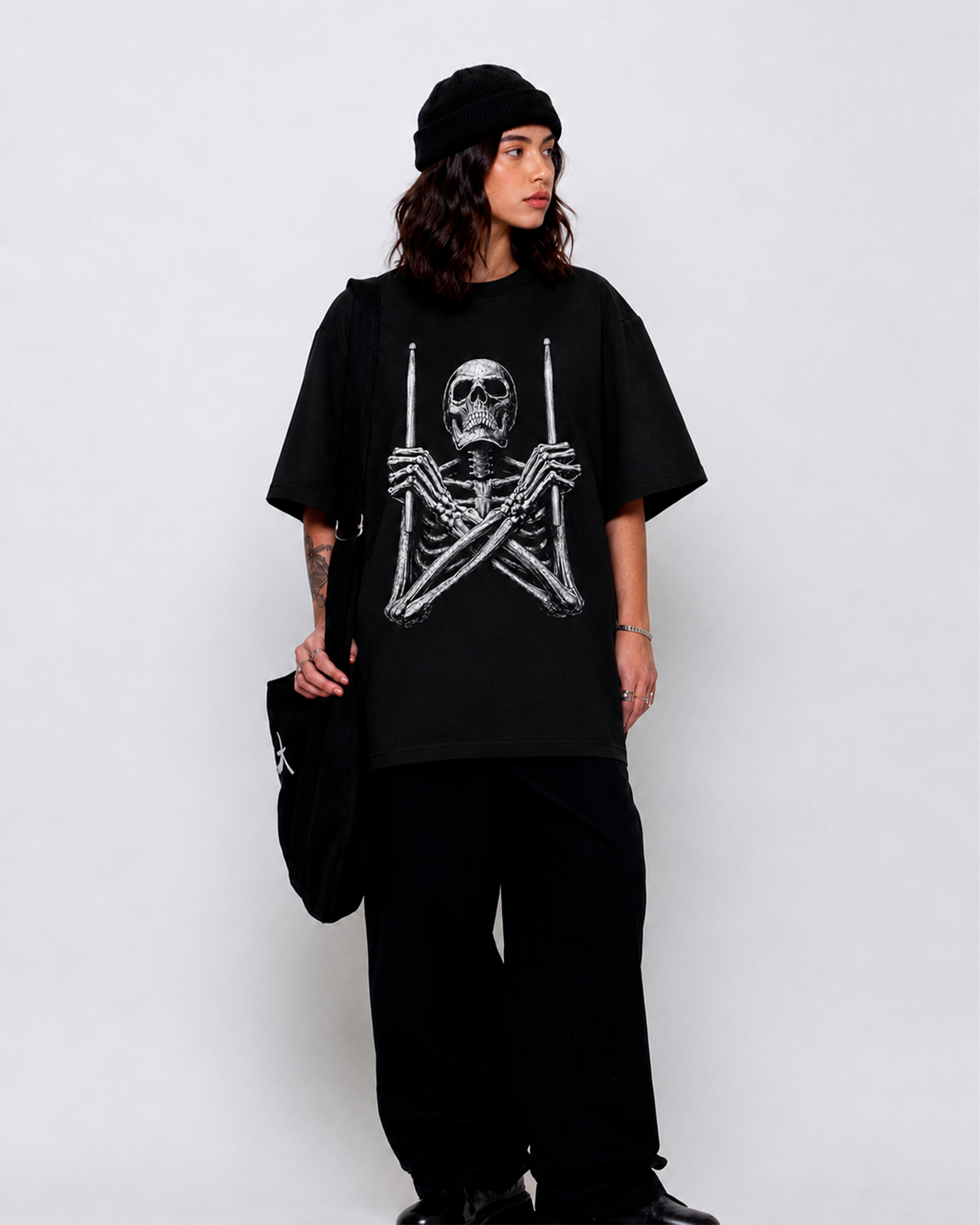 Camiseta Preta Rock Metal Caveira com Baquetas