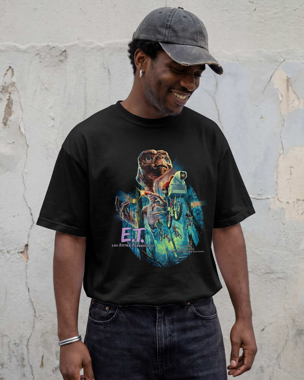Camiseta Preta E.T.  A Million Light Years From Home