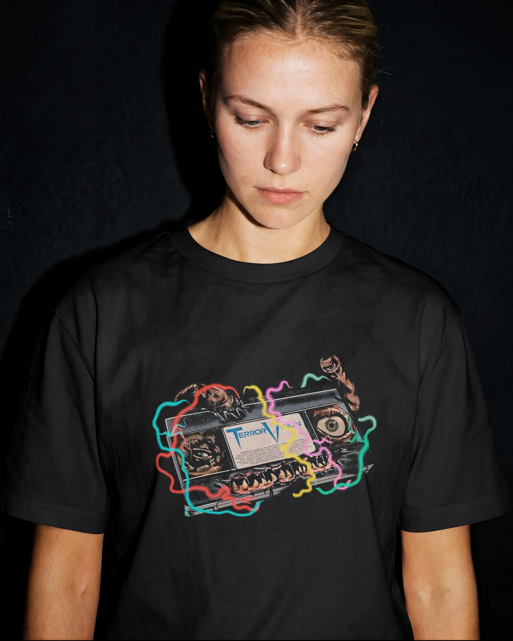 Camiseta Preta VHS Horror Monster Television