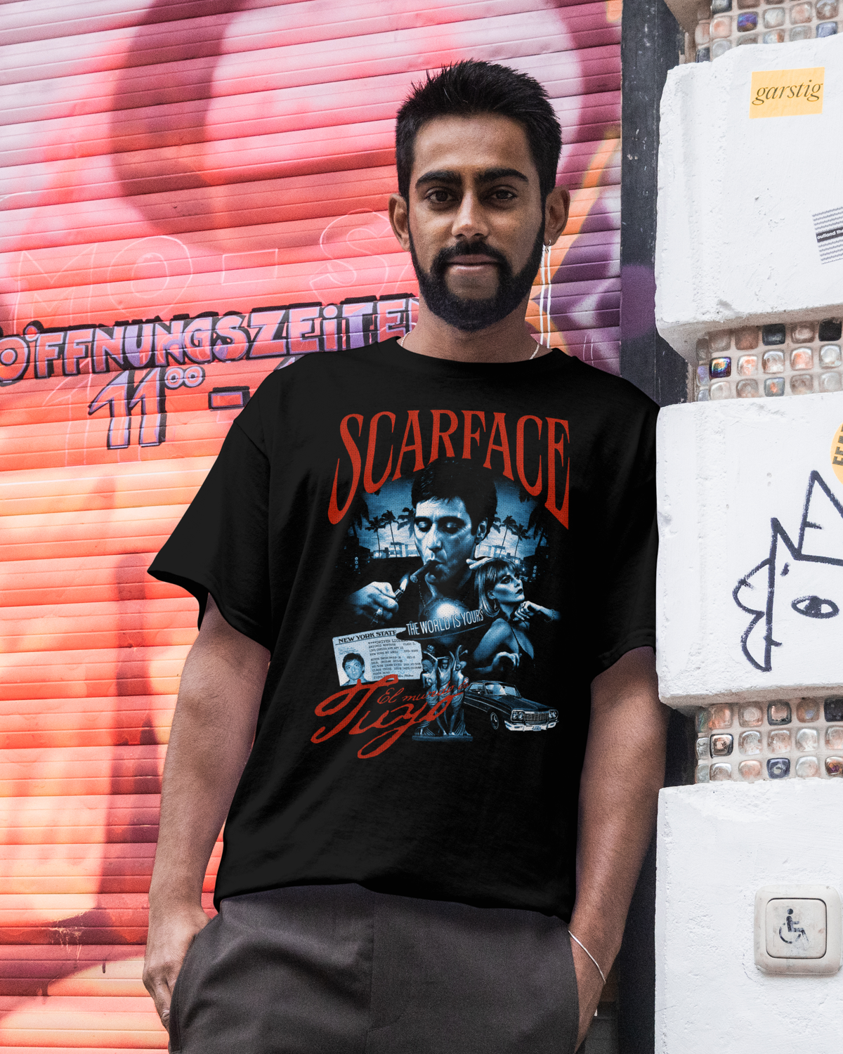 Camiseta Preta Scarface The World Is Yours