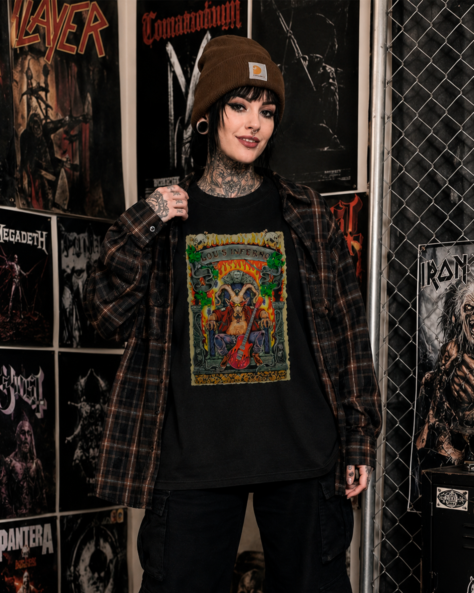 Camiseta Preta Lou’s Inferno Guitarra Fogo e Caos
