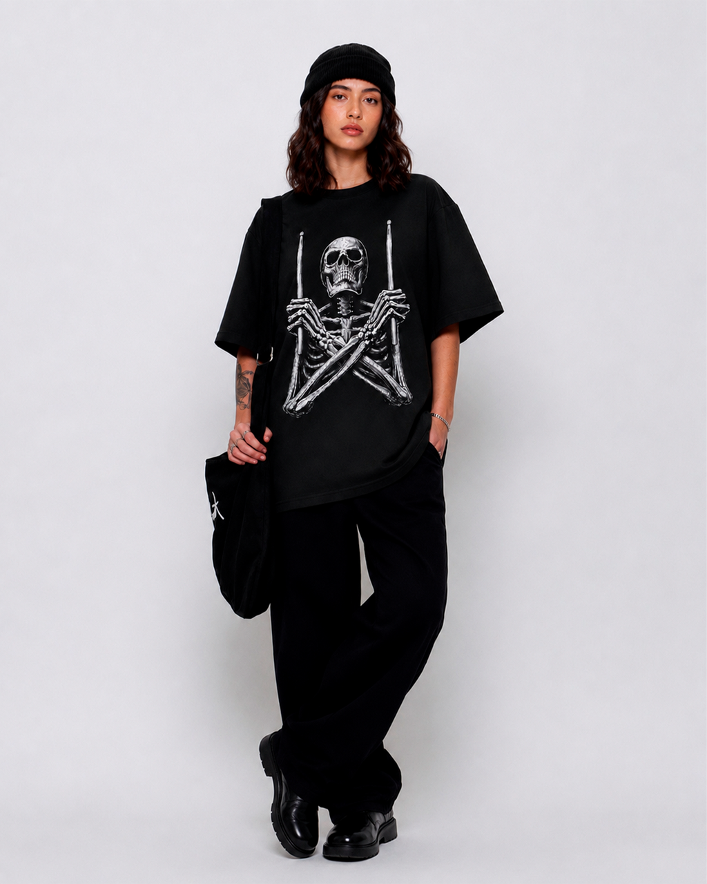 Camiseta Preta Rock Metal Caveira com Baquetas