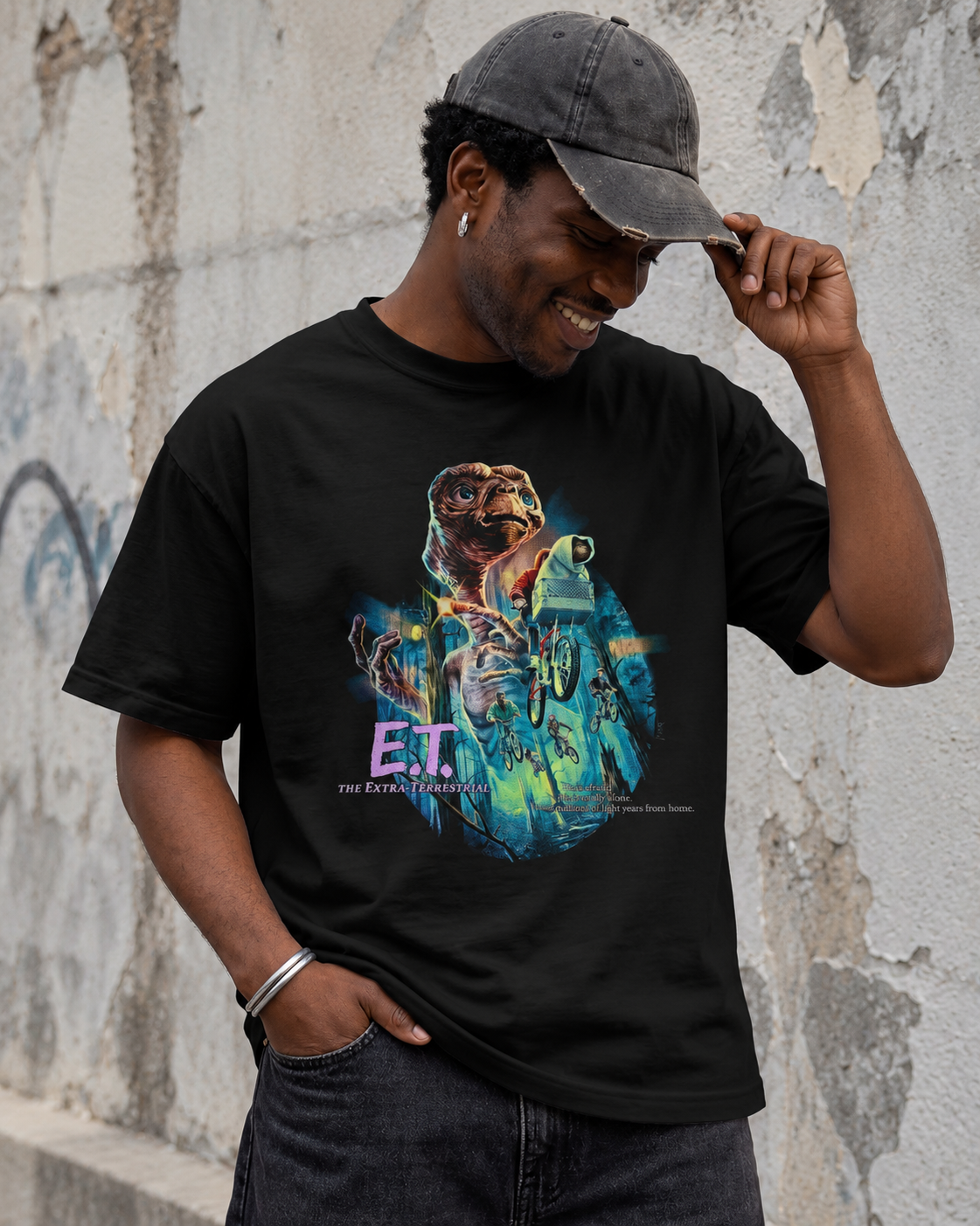 Camiseta Preta E.T.  A Million Light Years From Home