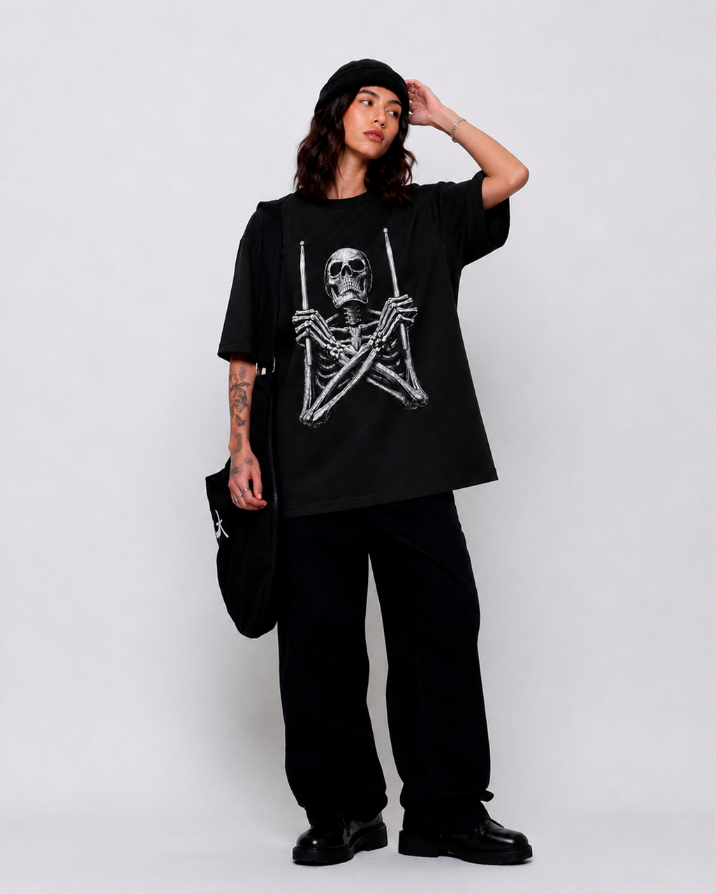 Camiseta Preta Rock Metal Caveira com Baquetas