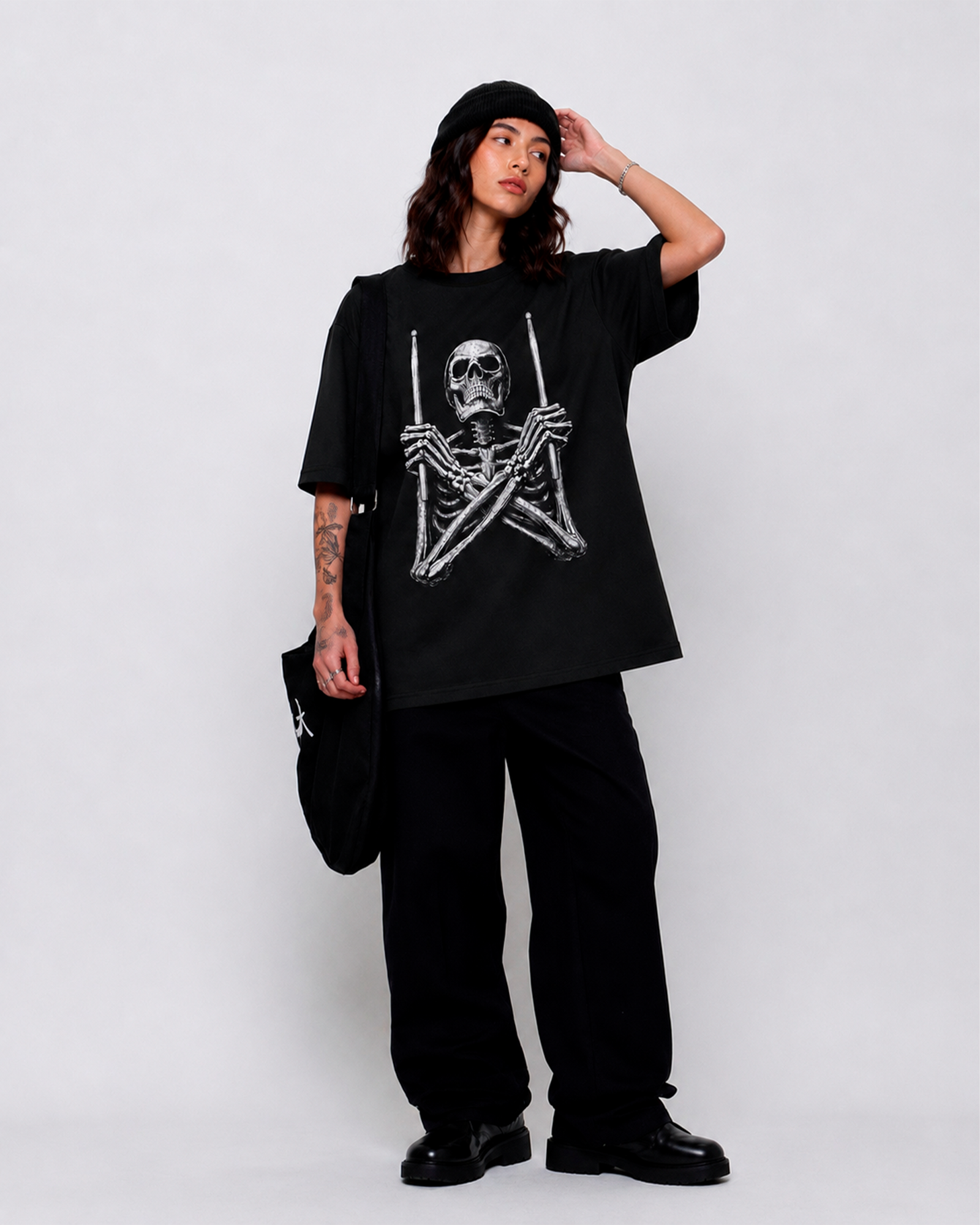 Camiseta Preta Rock Metal Caveira com Baquetas