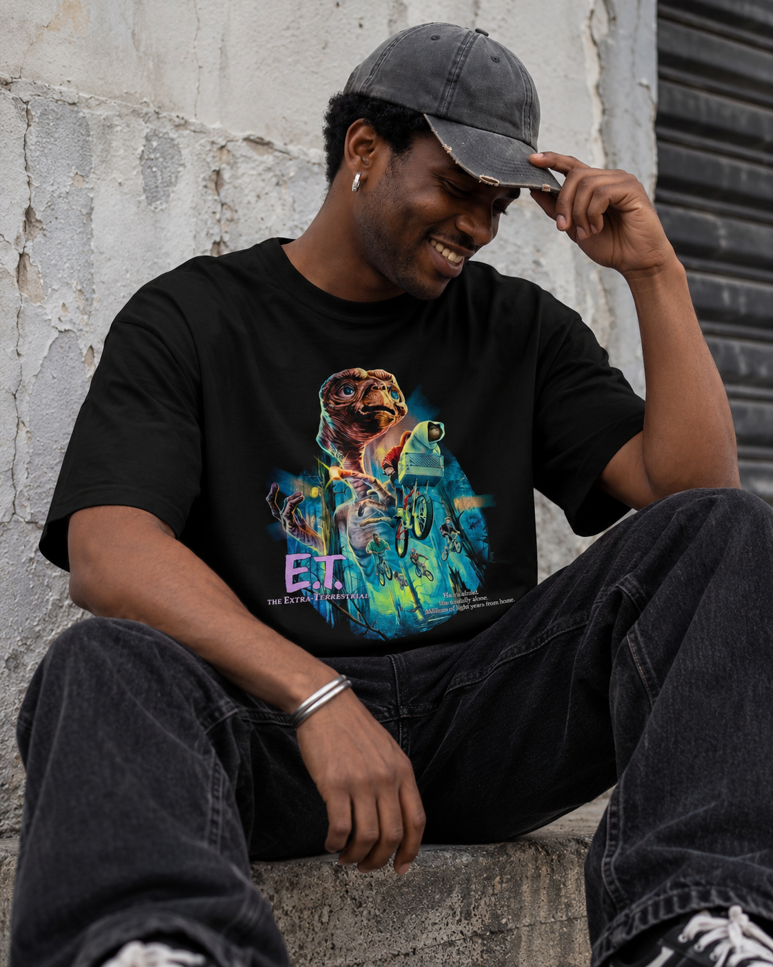 Camiseta Preta E.T.  A Million Light Years From Home