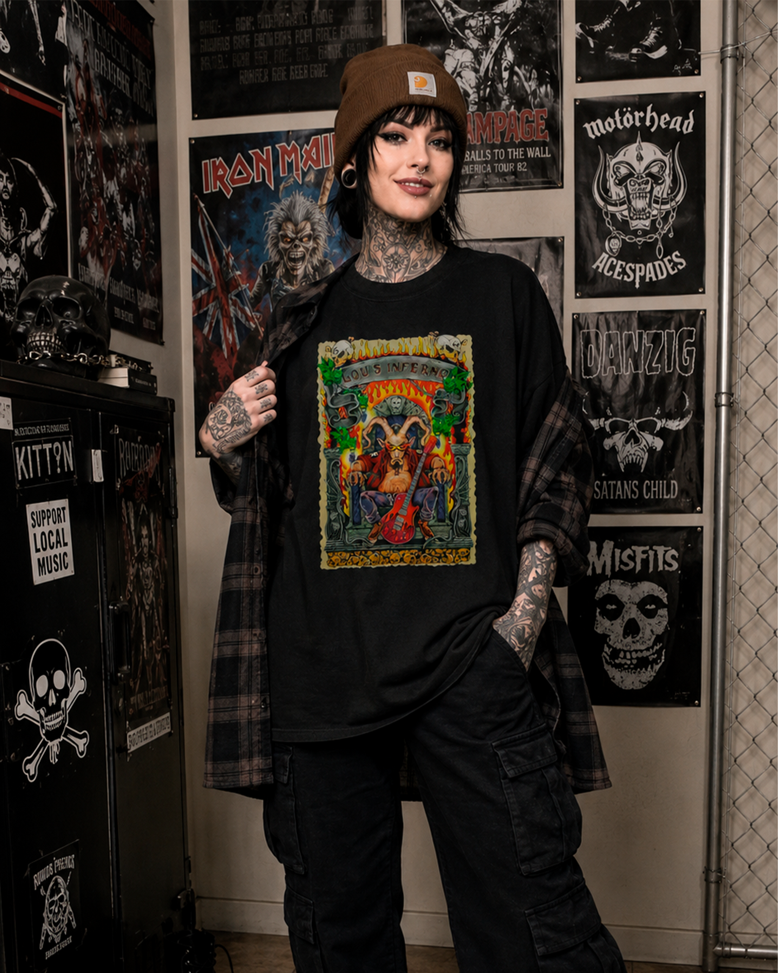Camiseta Preta Lou’s Inferno Guitarra Fogo e Caos