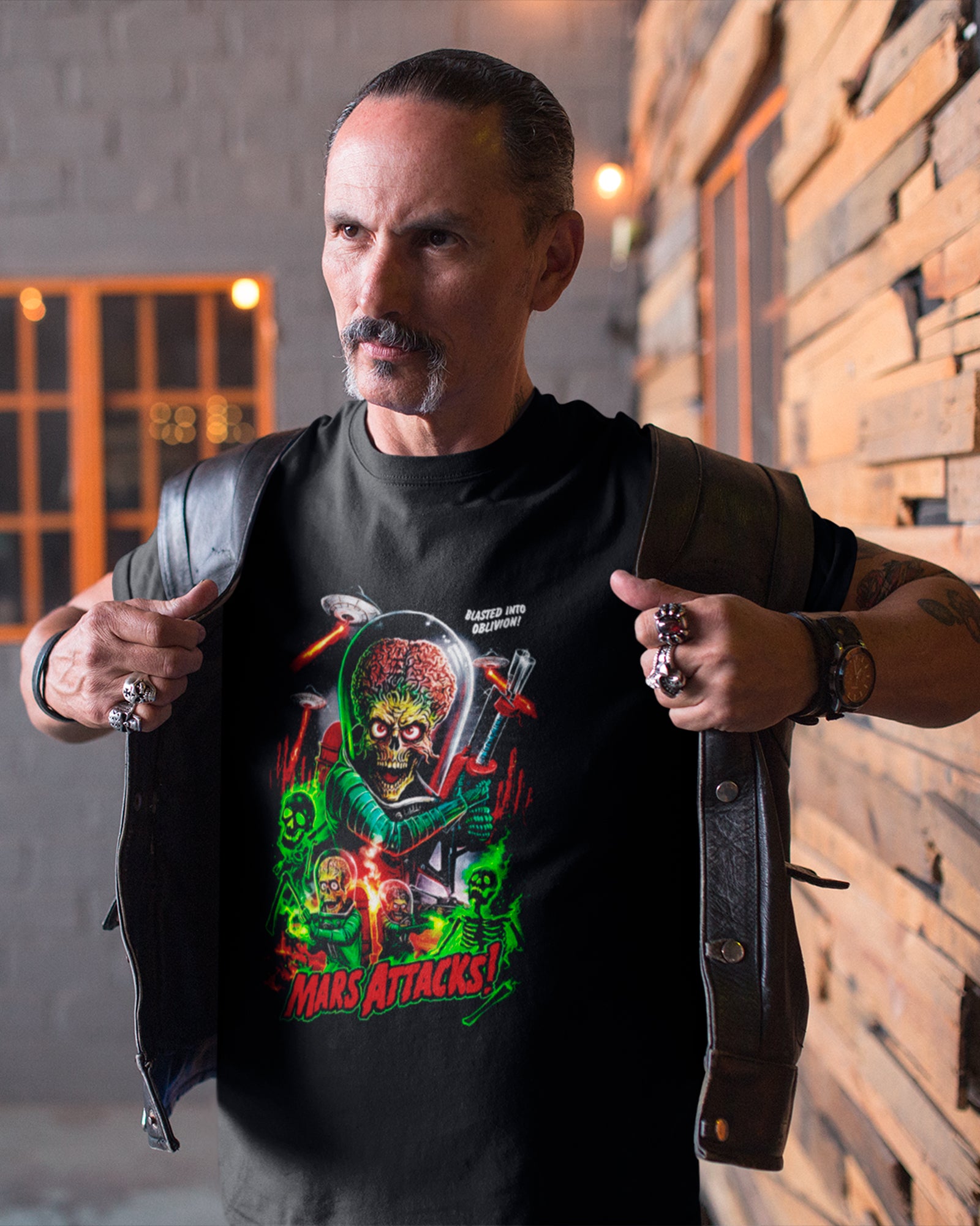 Camiseta Preta Mars Attacks Blasted Into Oblivion Unissex