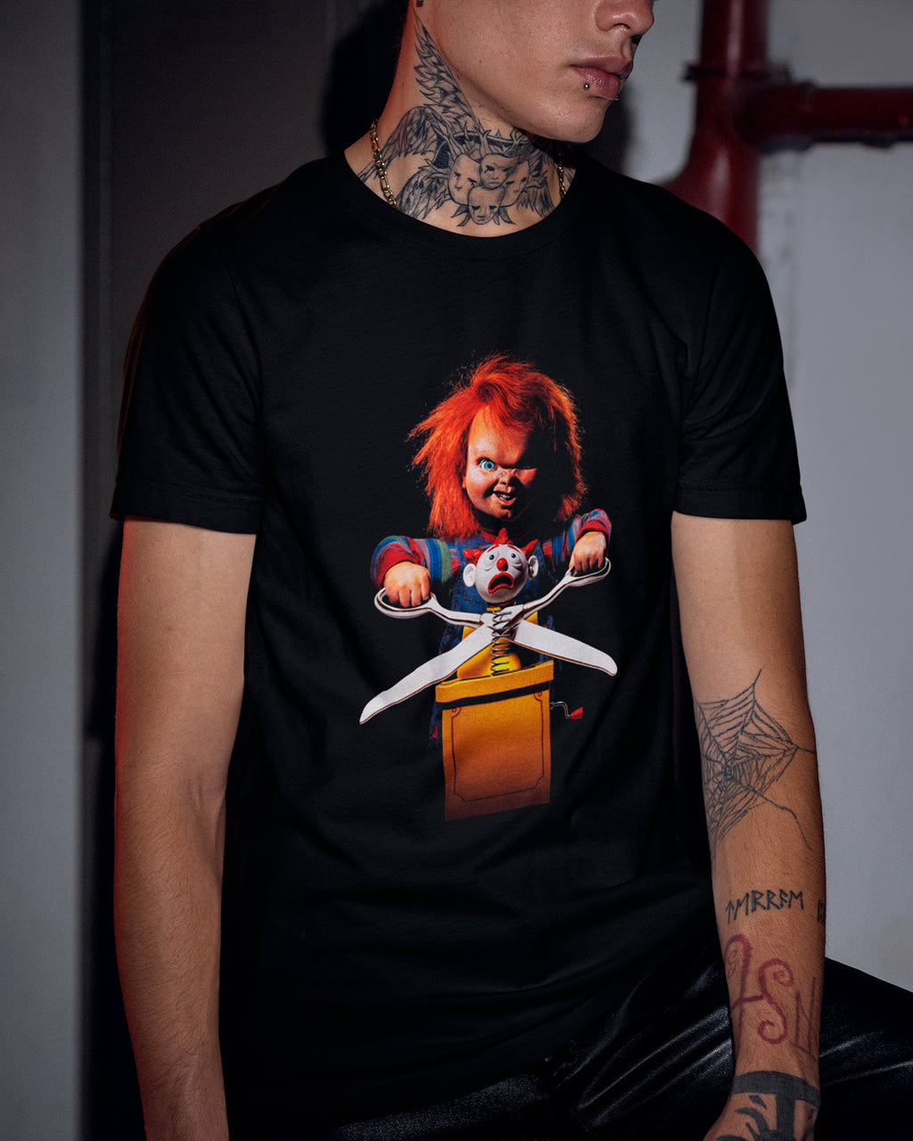 Camiseta Preta Chucky Tesoura Palhaço Unissex