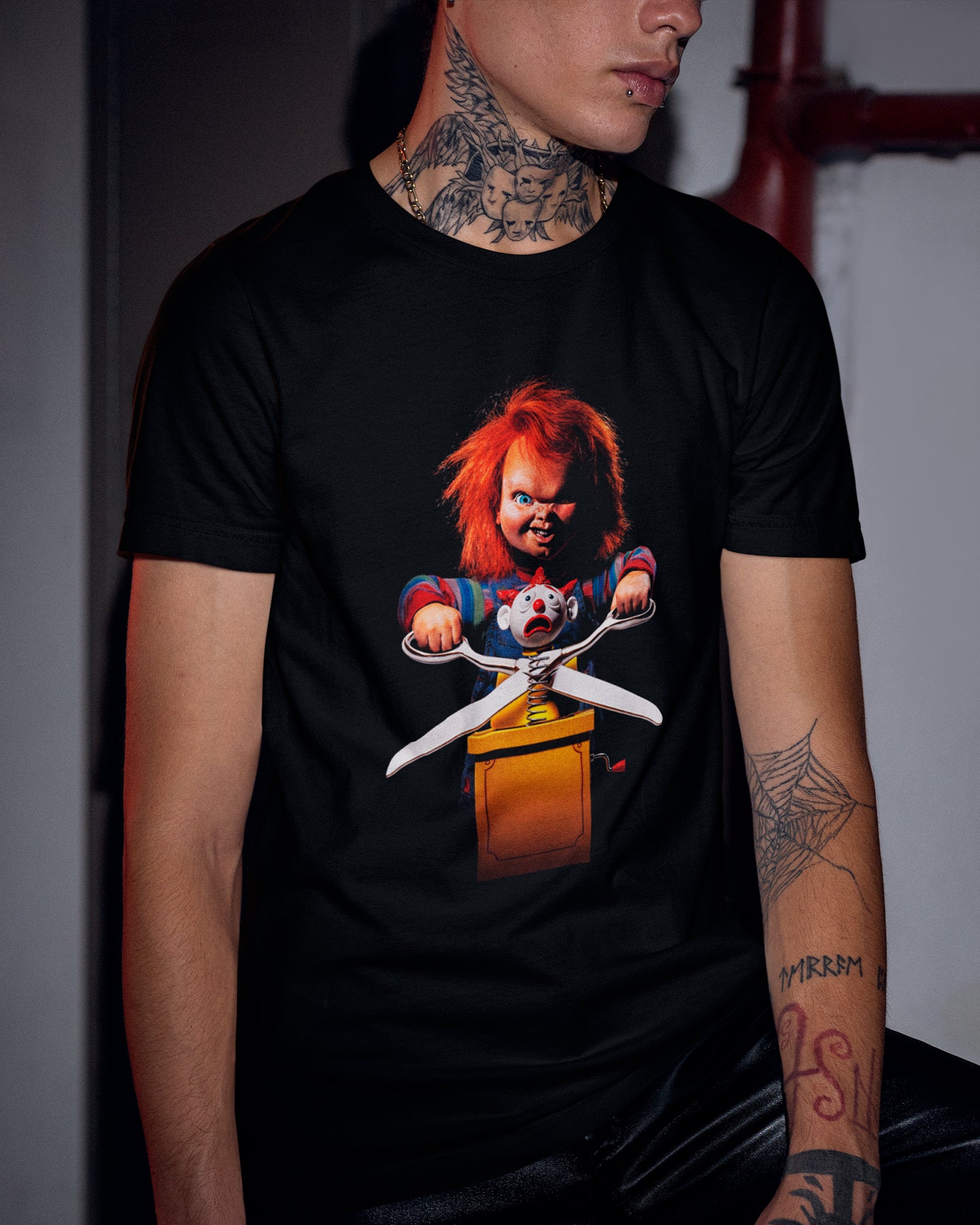 Camiseta Preta Chucky Tesoura Palhaço Unissex