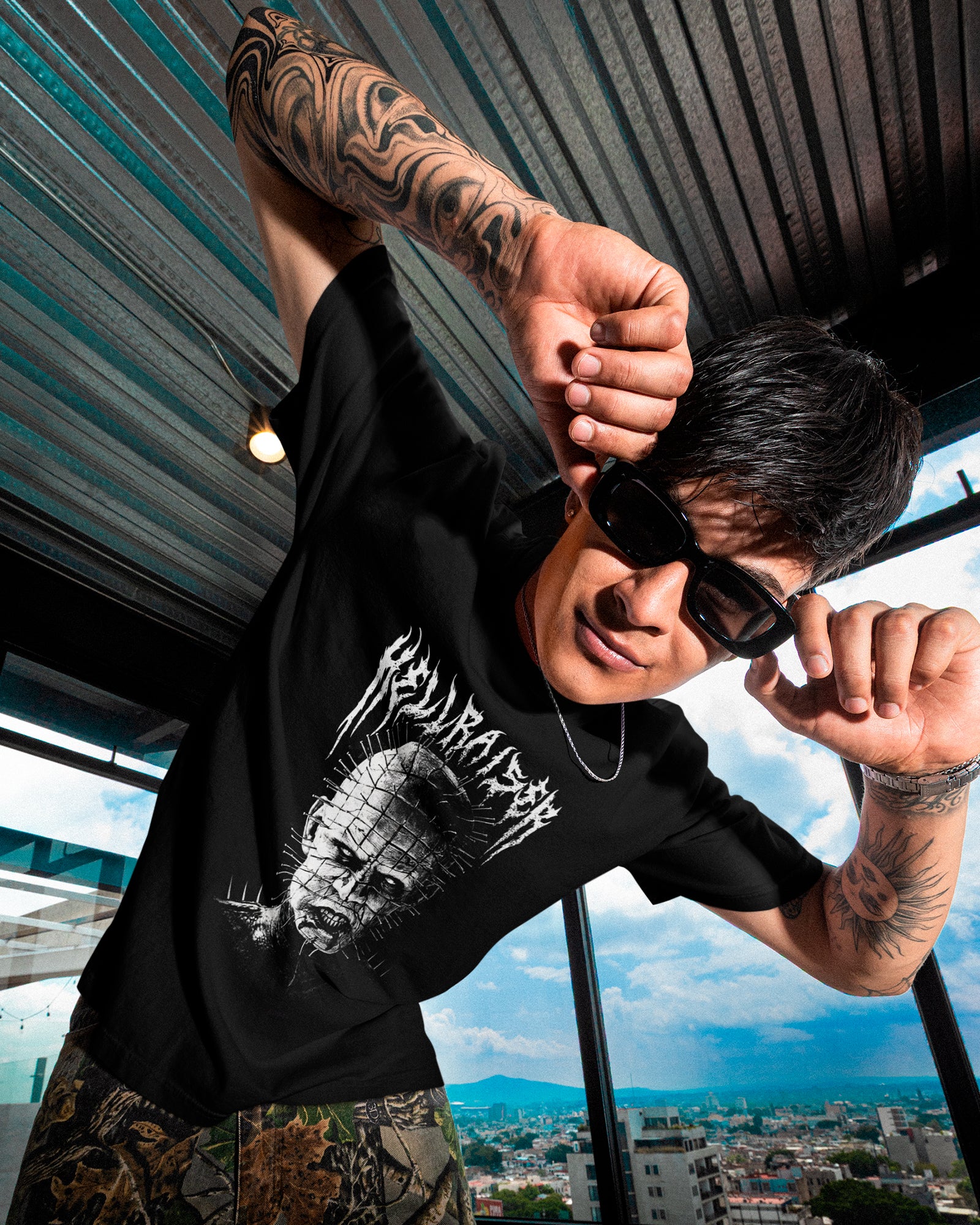 Camiseta Preta Hellraiser Rosto Preto e Branco Unissex