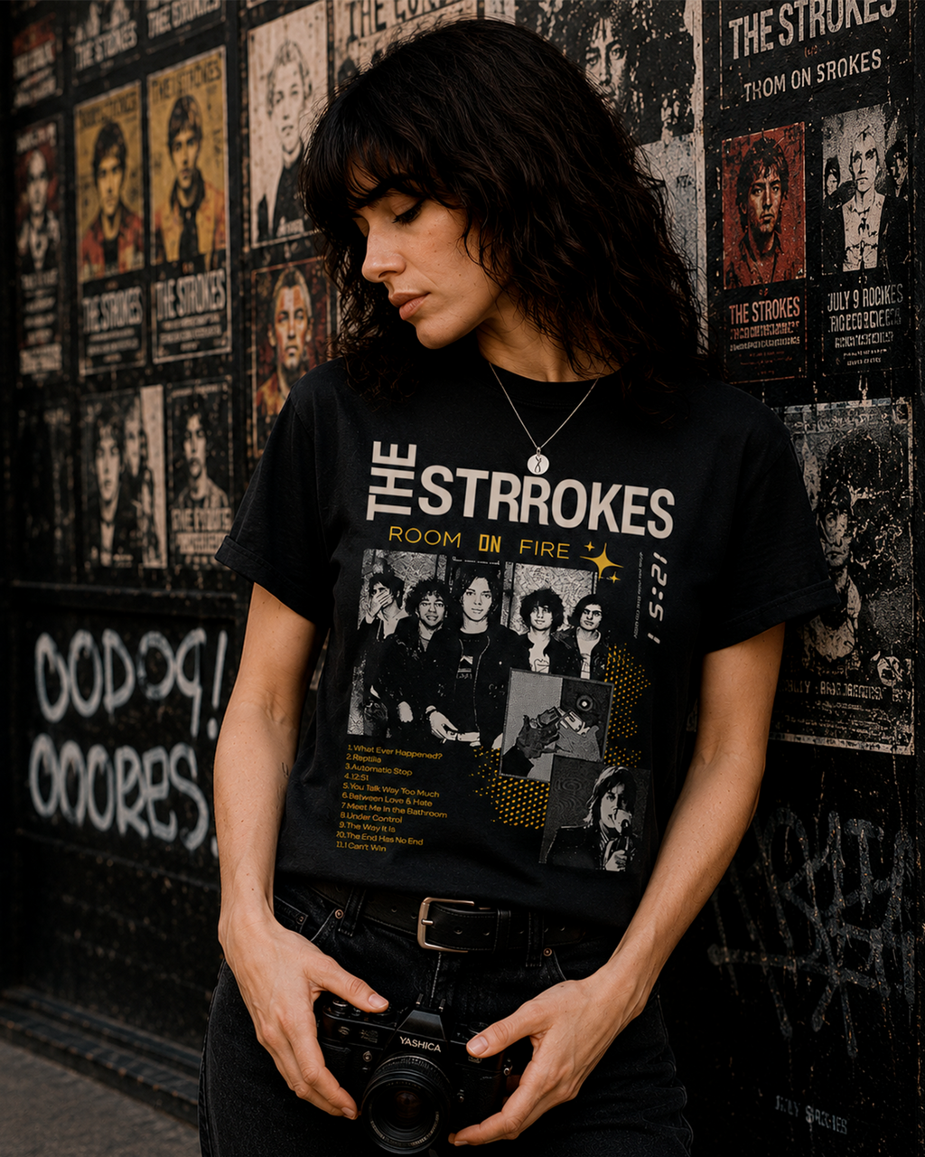 Camiseta Preta The Strokes Room On Fire às 12:51