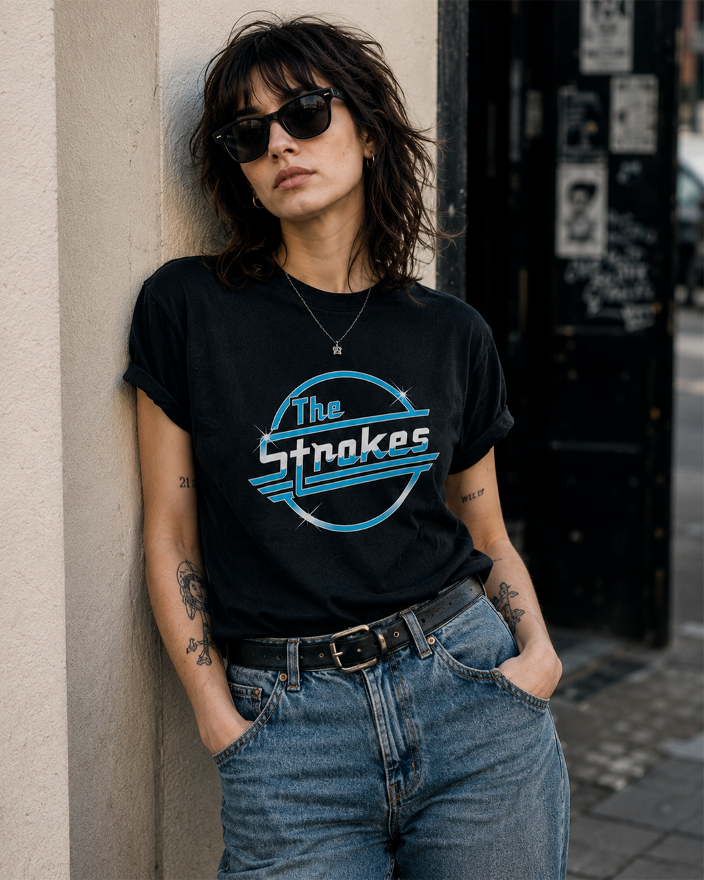 Camiseta Preta The Strokes Logo Neon Overdrive