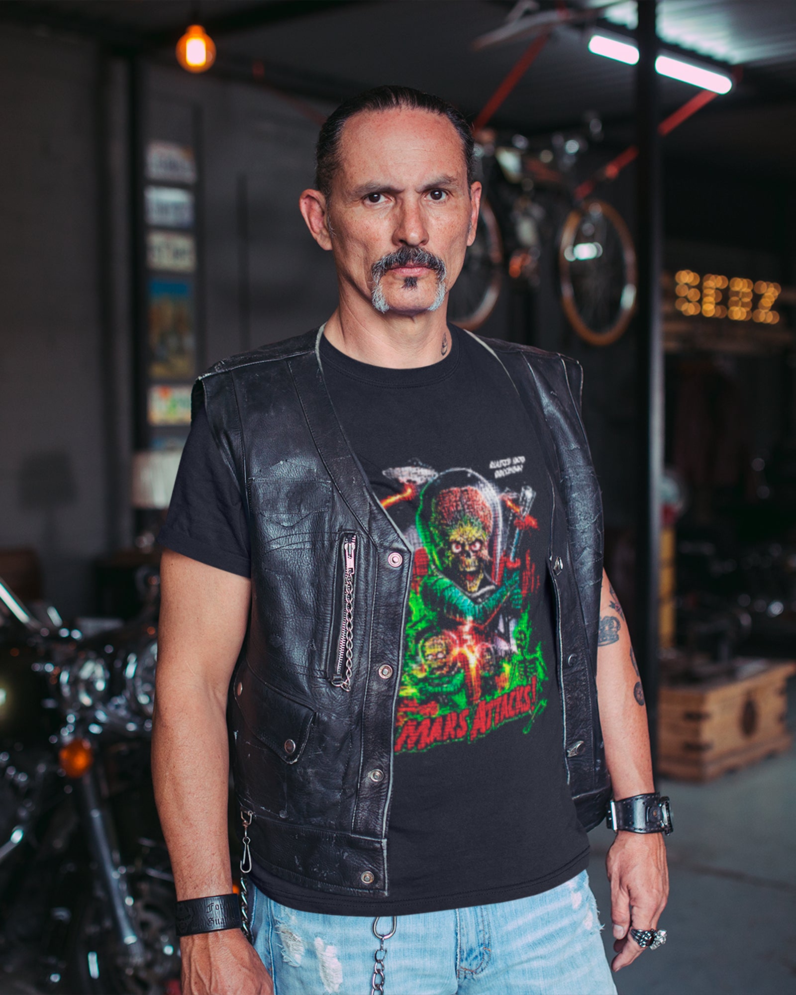 Camiseta Preta Mars Attacks Blasted Into Oblivion Unissex