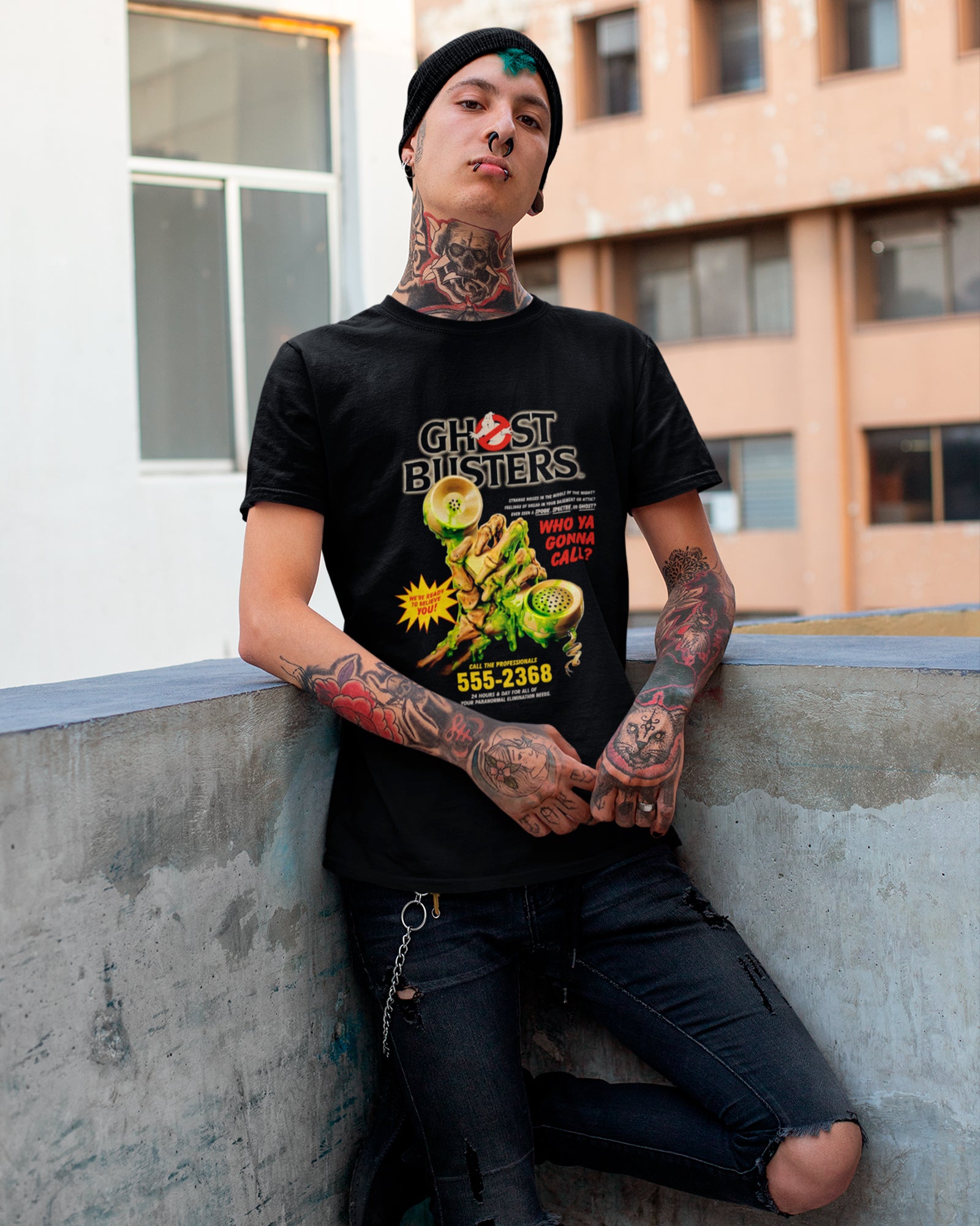 Camiseta Preta Skeleton Hand Ghost Call Unissex