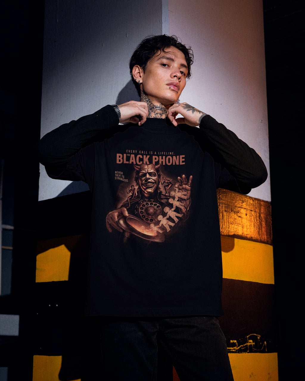 Camiseta Preta The Black Phone Every Call Is a Lifeline Unissex