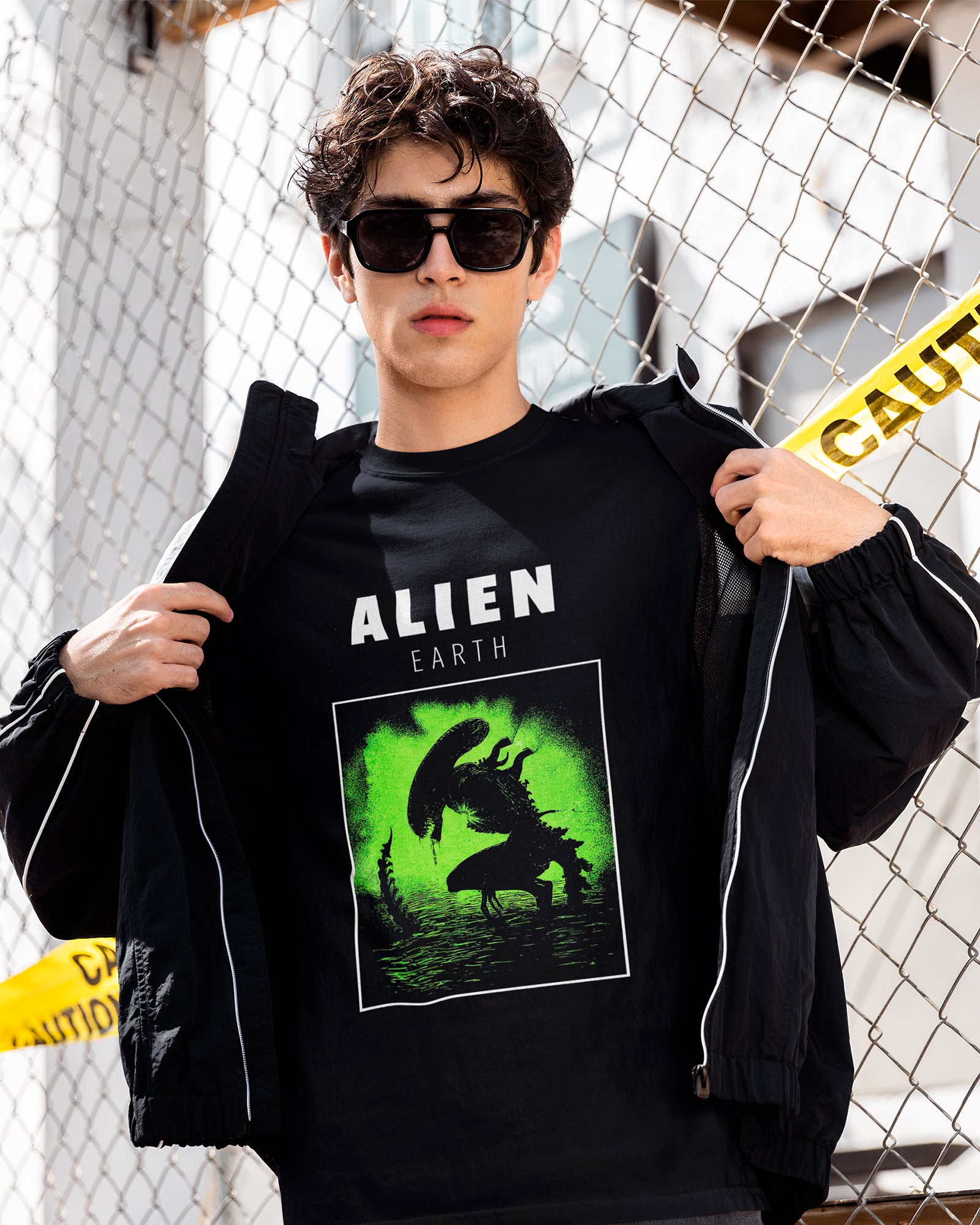 Camiseta Preta Alien Earth Estampa Verde Estilo Sci Fi Futurista