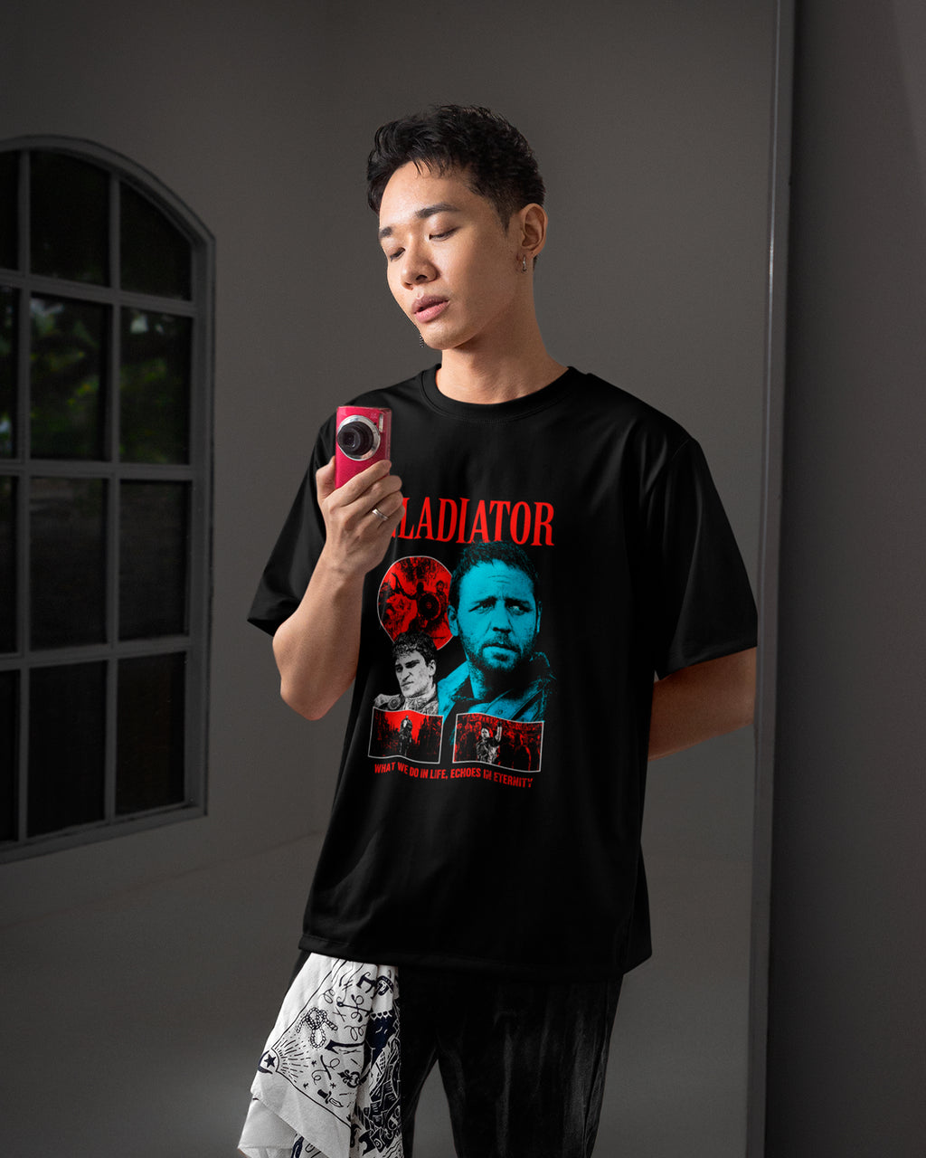 Camiseta Preta Gladiator What We Do In Life Echoes In Eternity Unissex