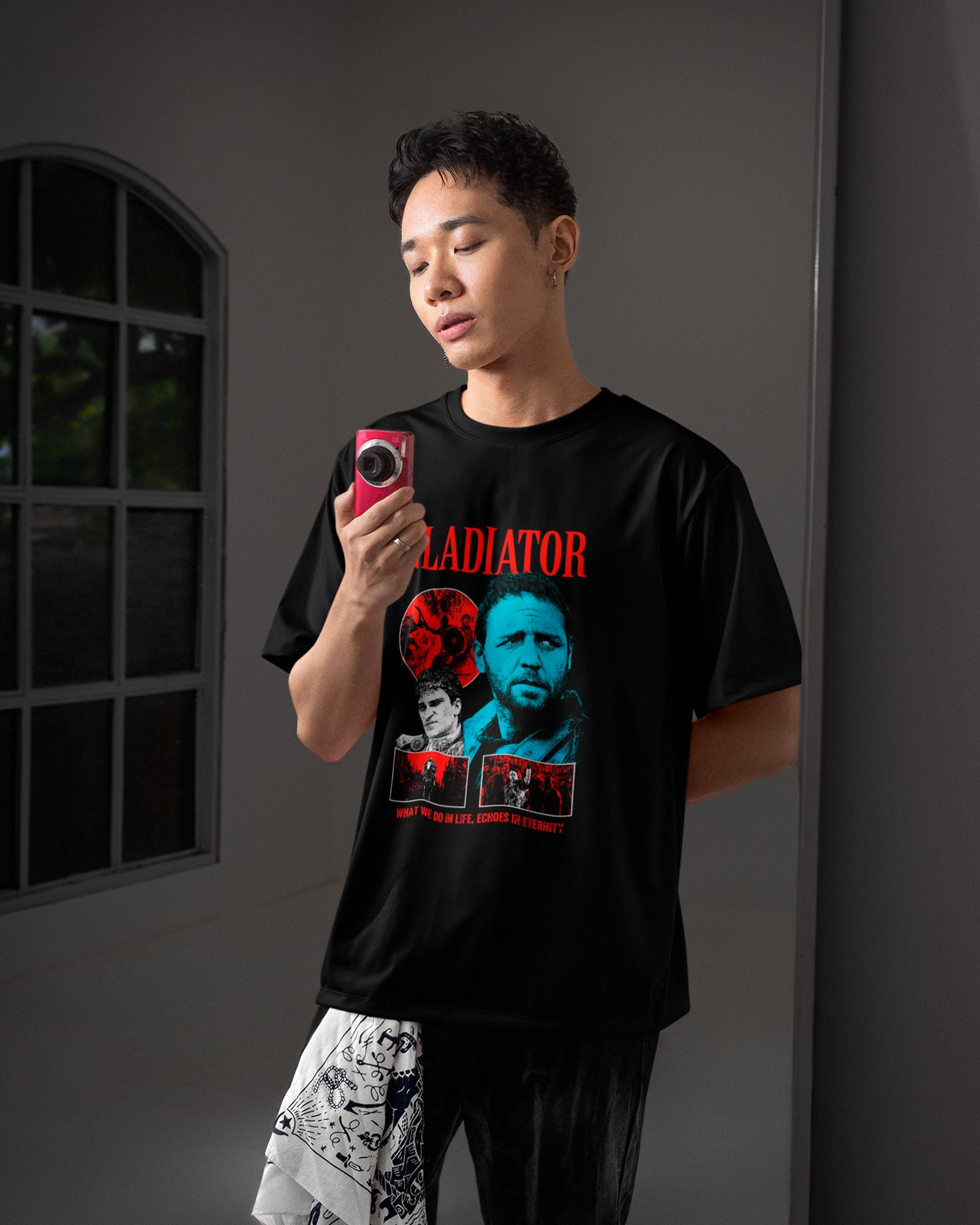 Camiseta Preta Gladiator What We Do In Life Echoes In Eternity Unissex