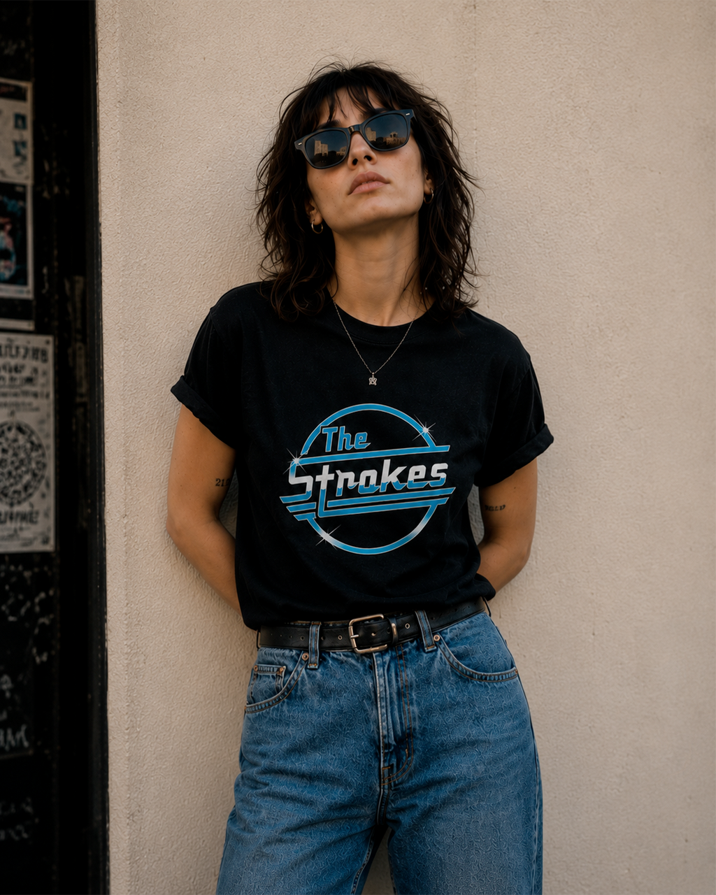 Camiseta Preta The Strokes Logo Neon Overdrive