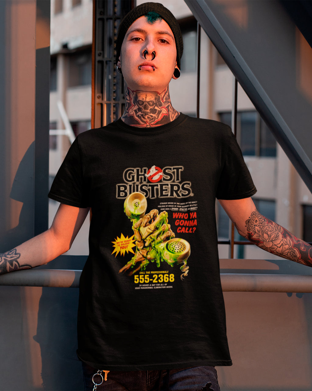 Camiseta Preta Skeleton Hand Ghost Call Unissex