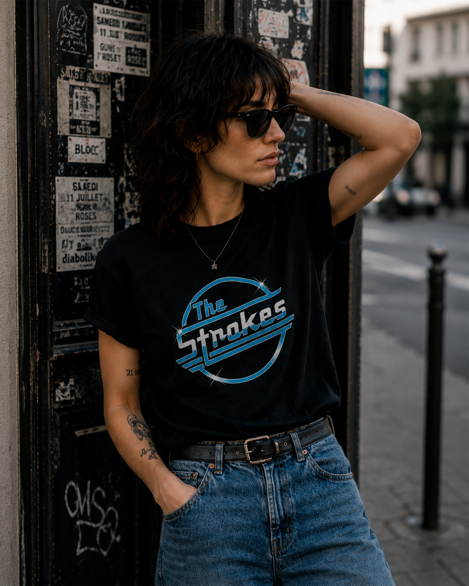Camiseta Preta The Strokes Logo Neon Overdrive