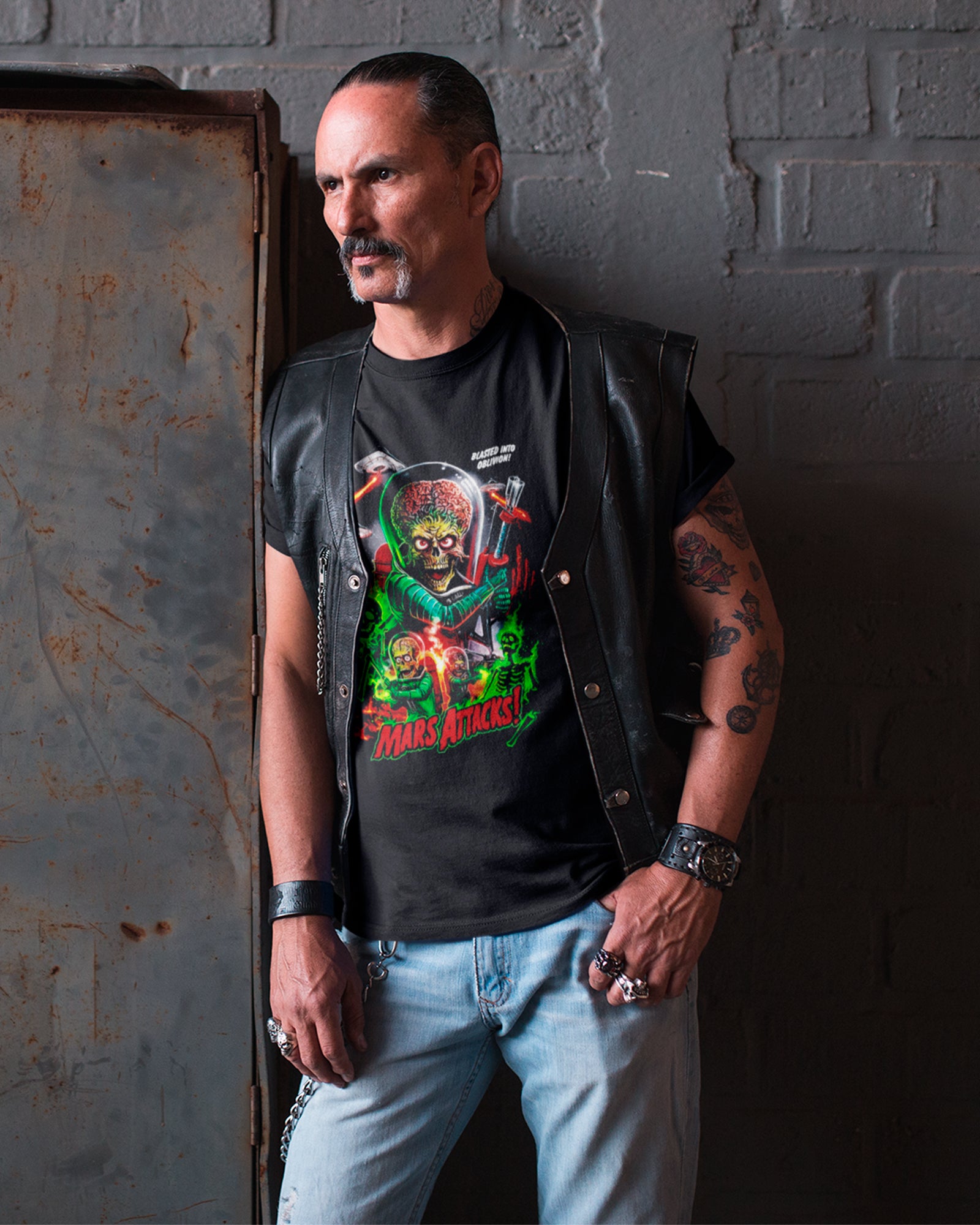 Camiseta Preta Mars Attacks Blasted Into Oblivion Unissex