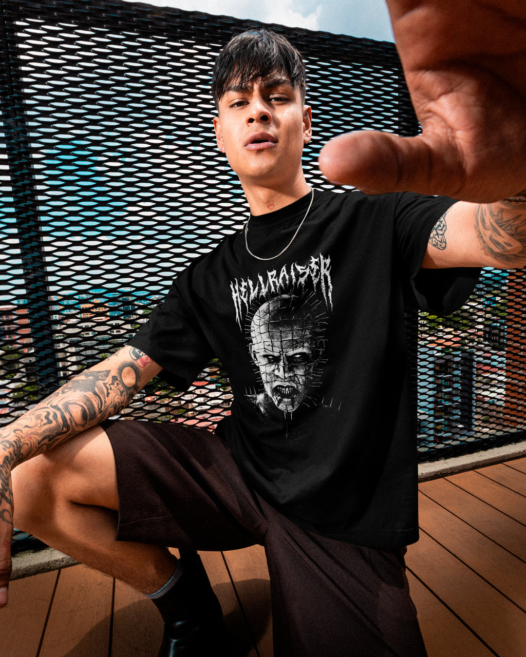 Camiseta Preta Hellraiser Rosto Preto e Branco Unissex