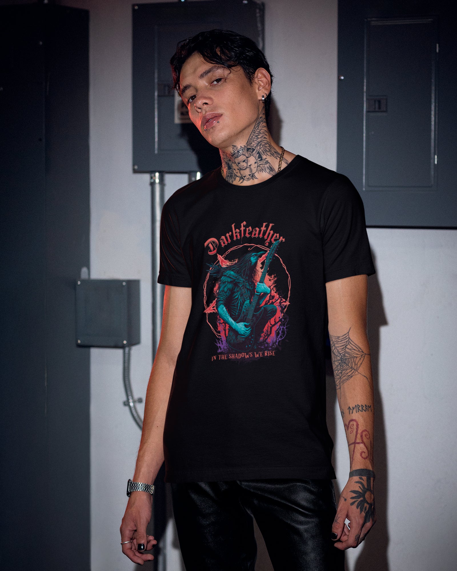 Camiseta Darkfeather In The Shadows Retrô