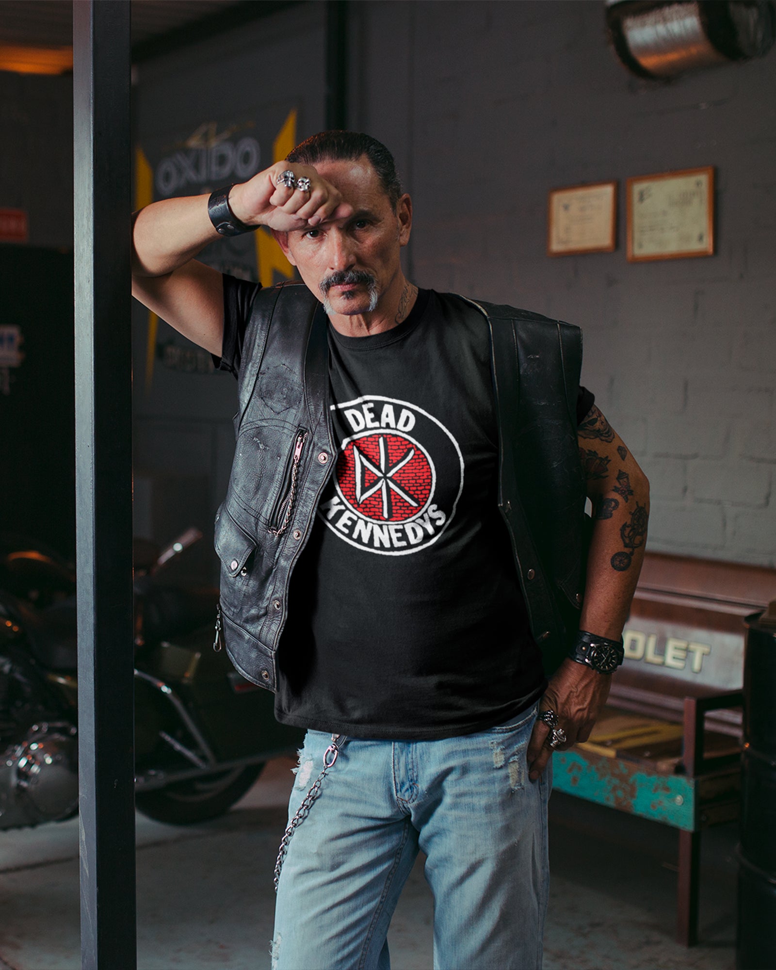 Camiseta Preta Dead Kennedys Logo Círculo Punk
