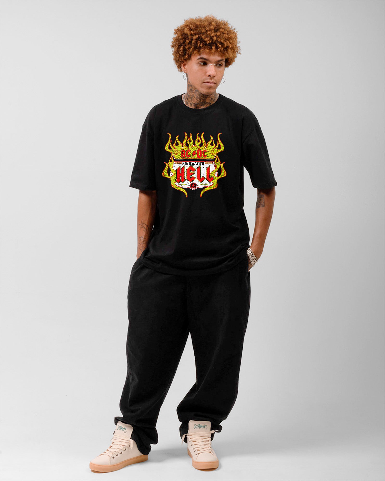 Camiseta Preta AC/DC To Hell Stamp