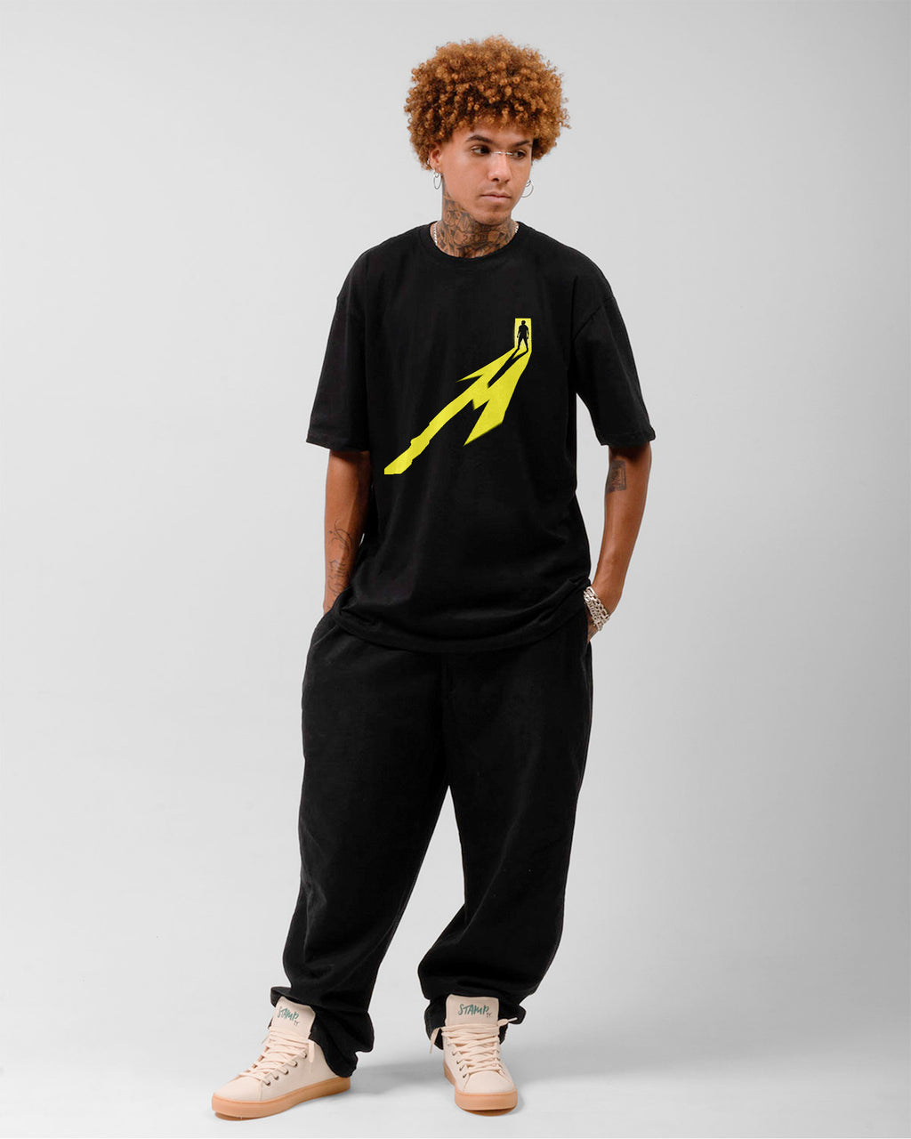 Camiseta Preta Metallica Luz Homem Porta M