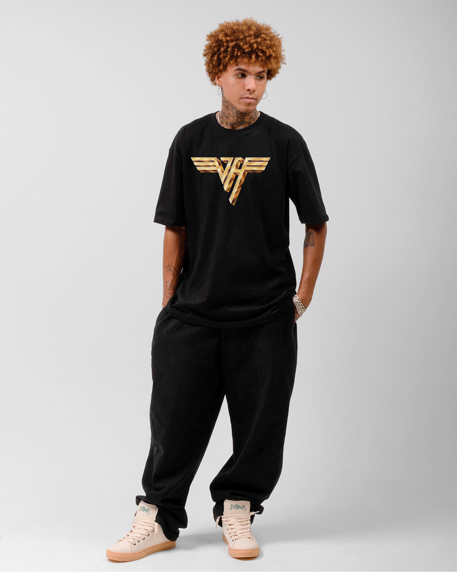 Camiseta Preta Van Halen Logo Dourado Unissex