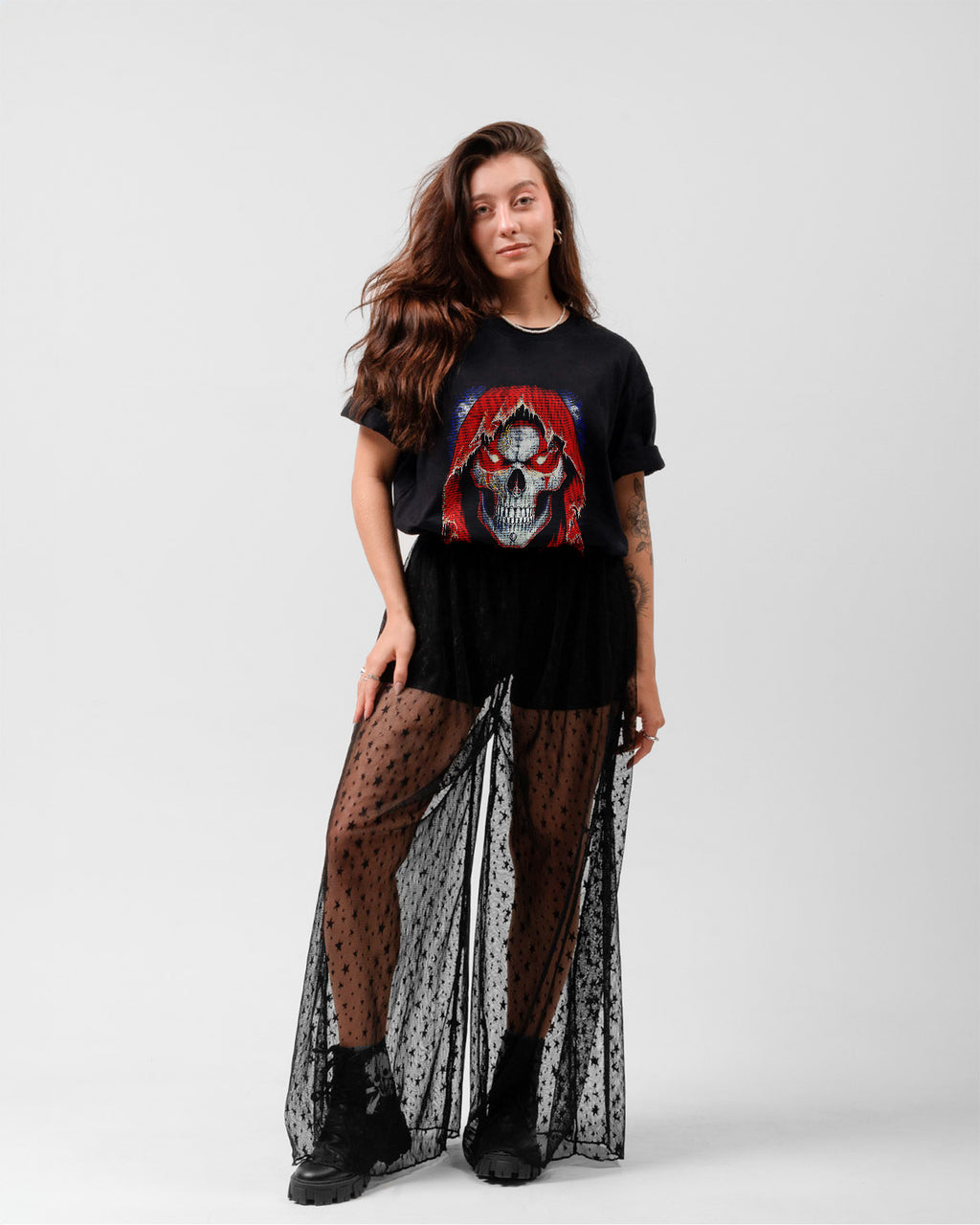 Camiseta Preta Caveira Capuz Vermelho