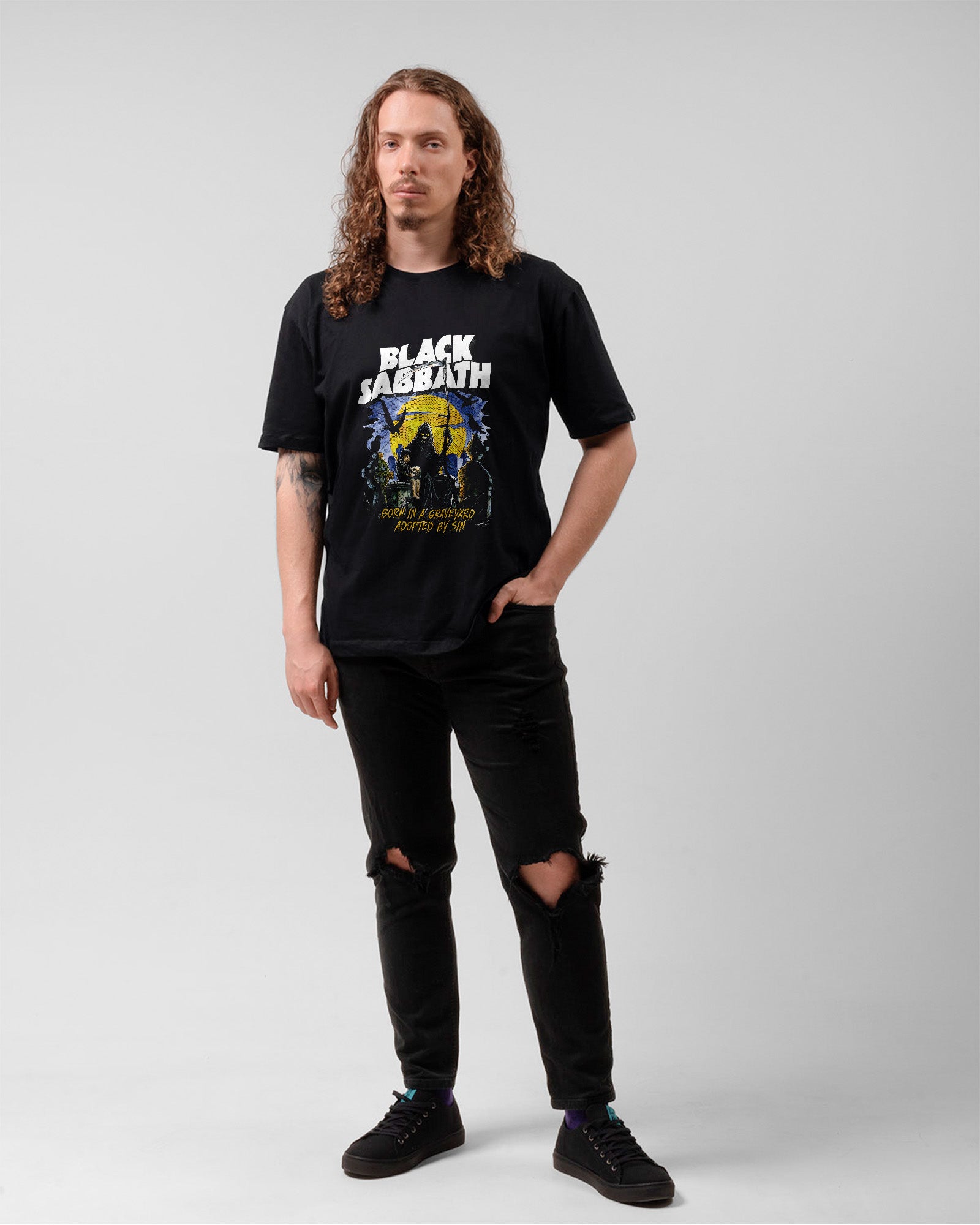 Camiseta Preta Black Sabbath Born in Graveyard