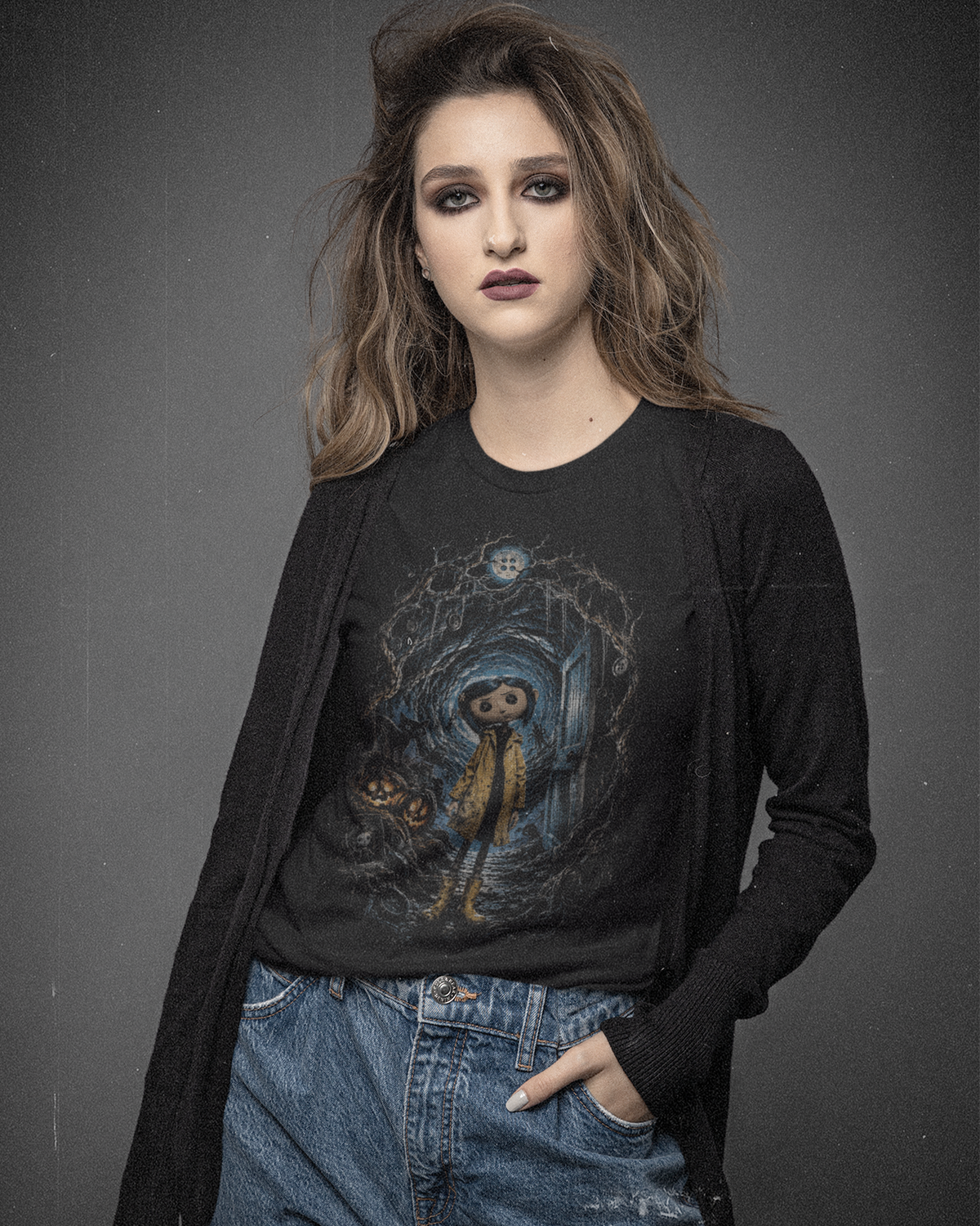 Camiseta Preta Coraline Button Eyes Tunnel