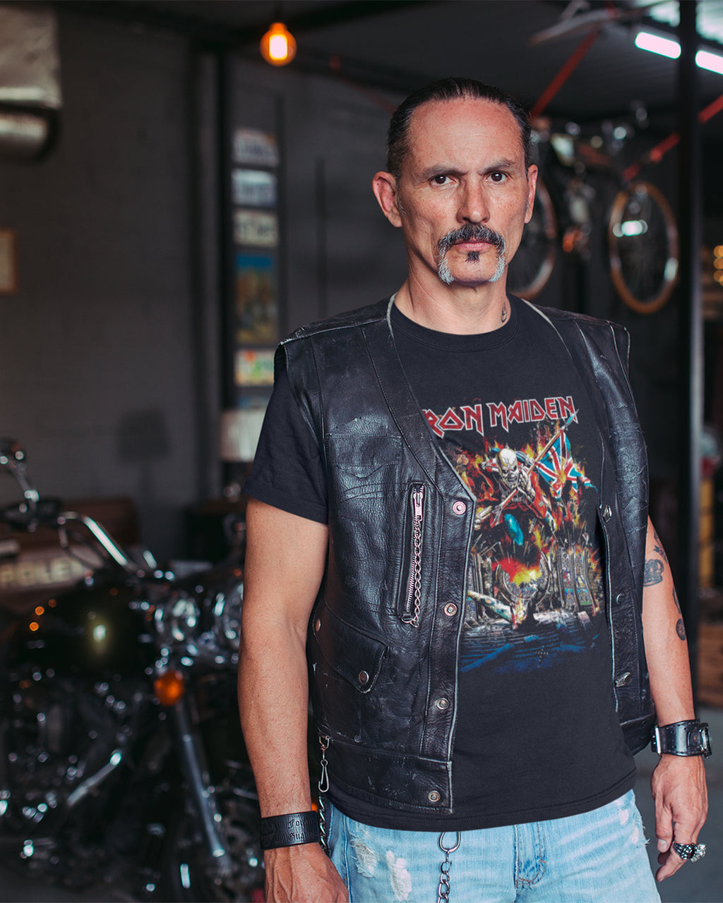 Camiseta Preta Iron Maiden Eddie Flag Alternative