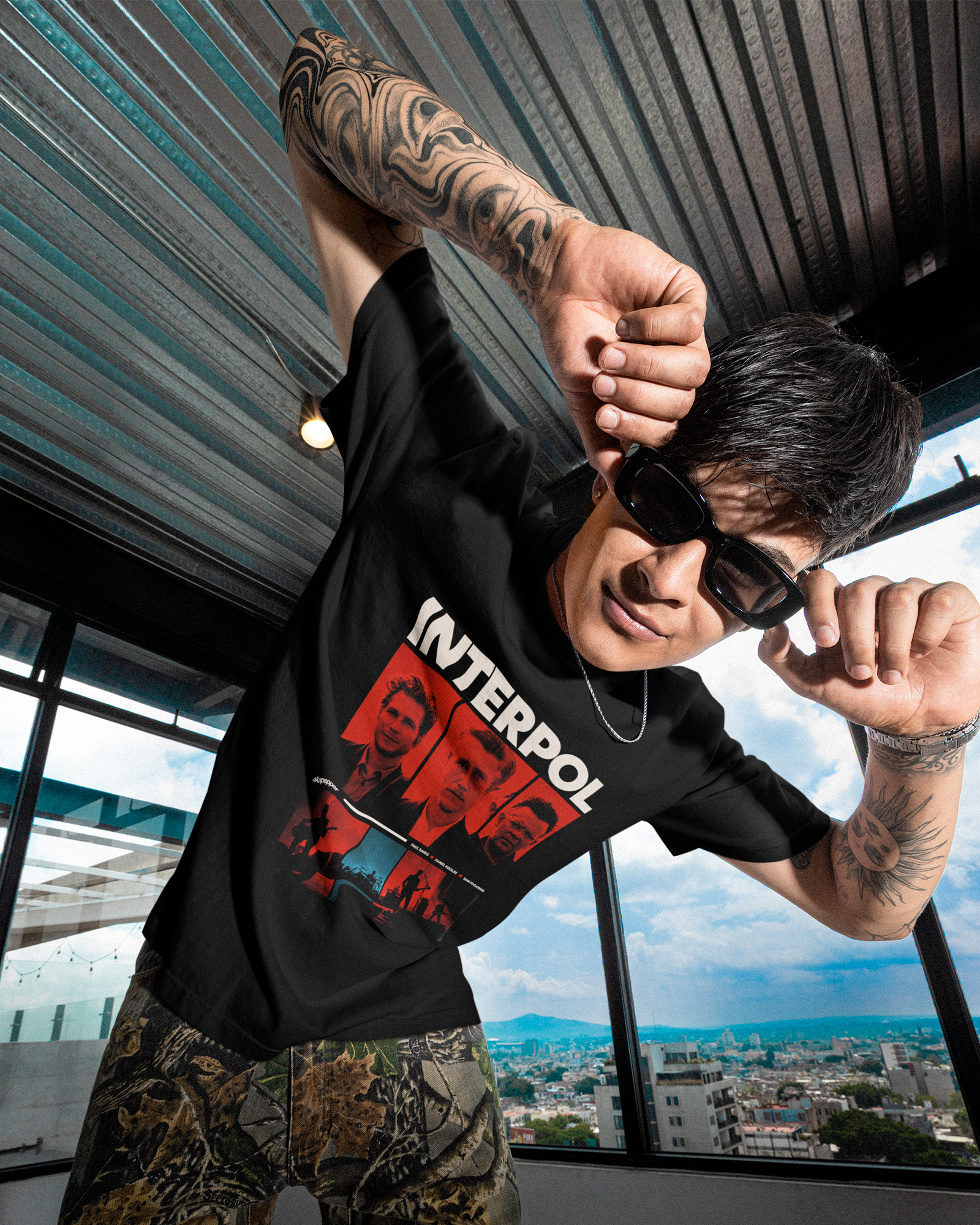 Camiseta Preta Interpol Post-Punk Turn On the Bright Lights