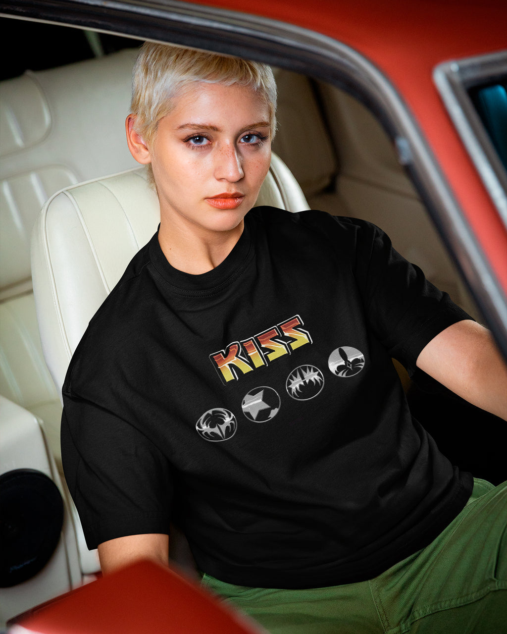 Camiseta Preta KISS Degradê Colorido Símbolos Unissex