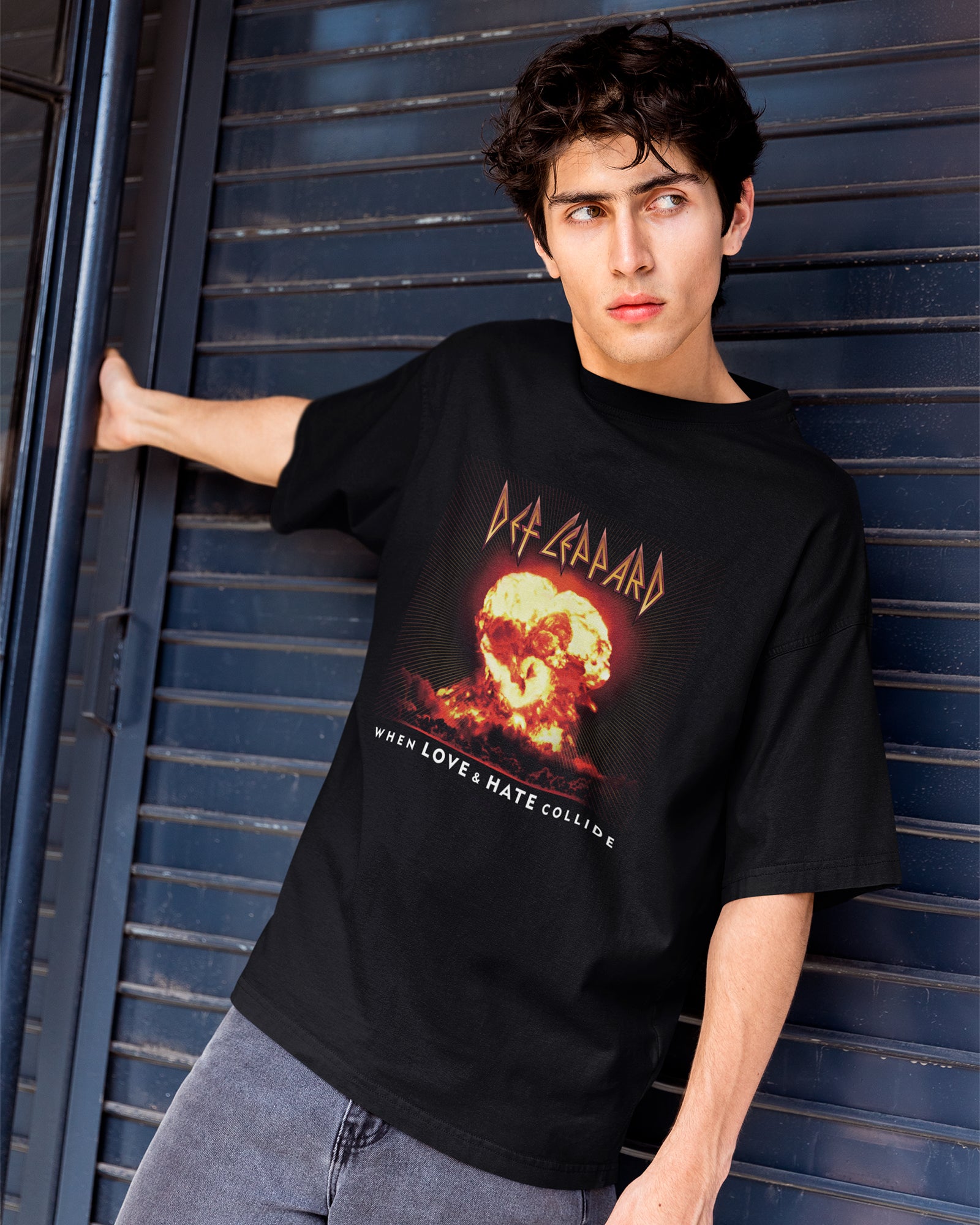 Camiseta Preta Def Leppard Explosão When Love and Hate Collide
