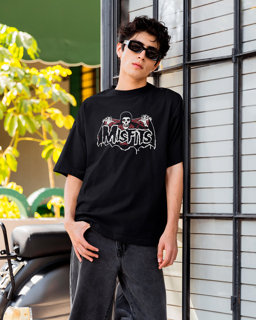 Camiseta Preta Misfits Caveira com Morcego