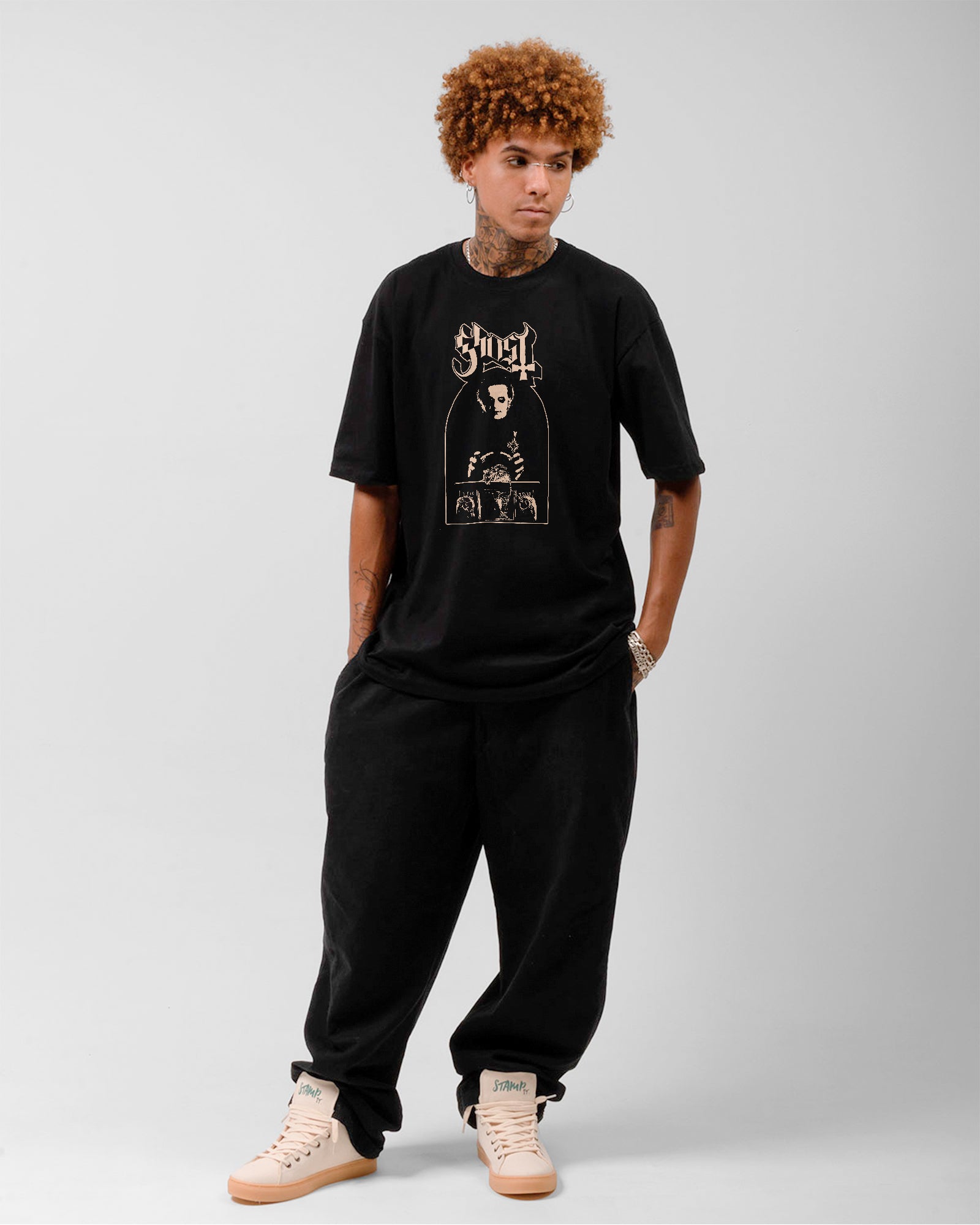 Camiseta Ghost Siluetas Cruz Ocultista